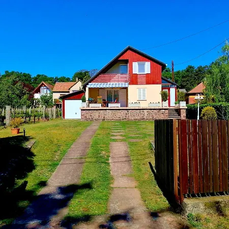 Felicia Semesterbostad Balatonszepezd